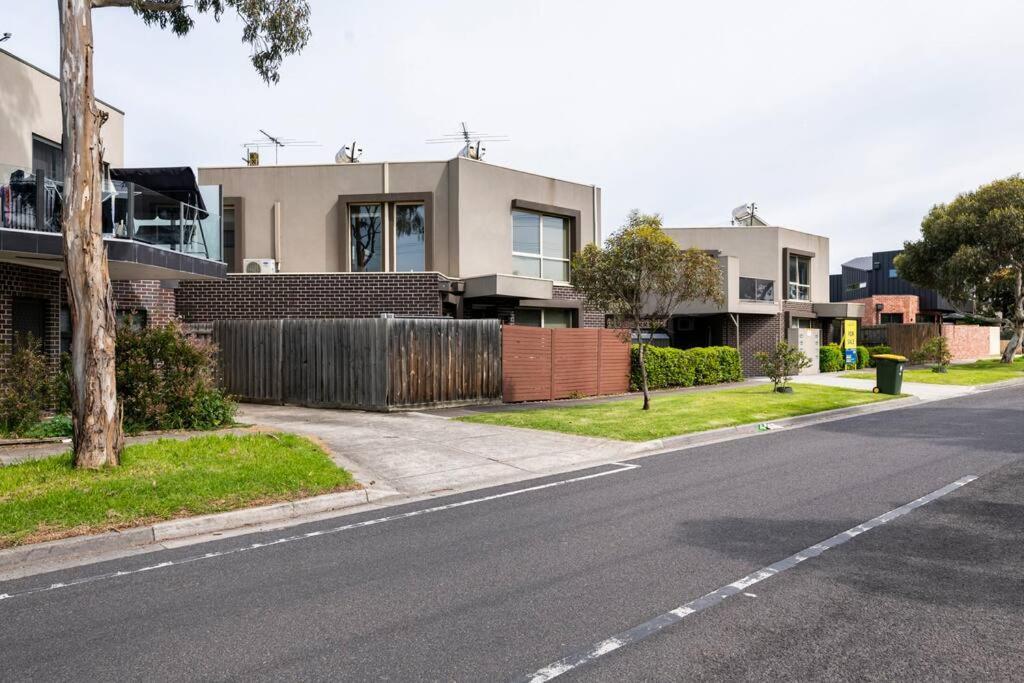 Design/Bright/Cosy Townhouse Between Airport &City Melbourne Exterior photo